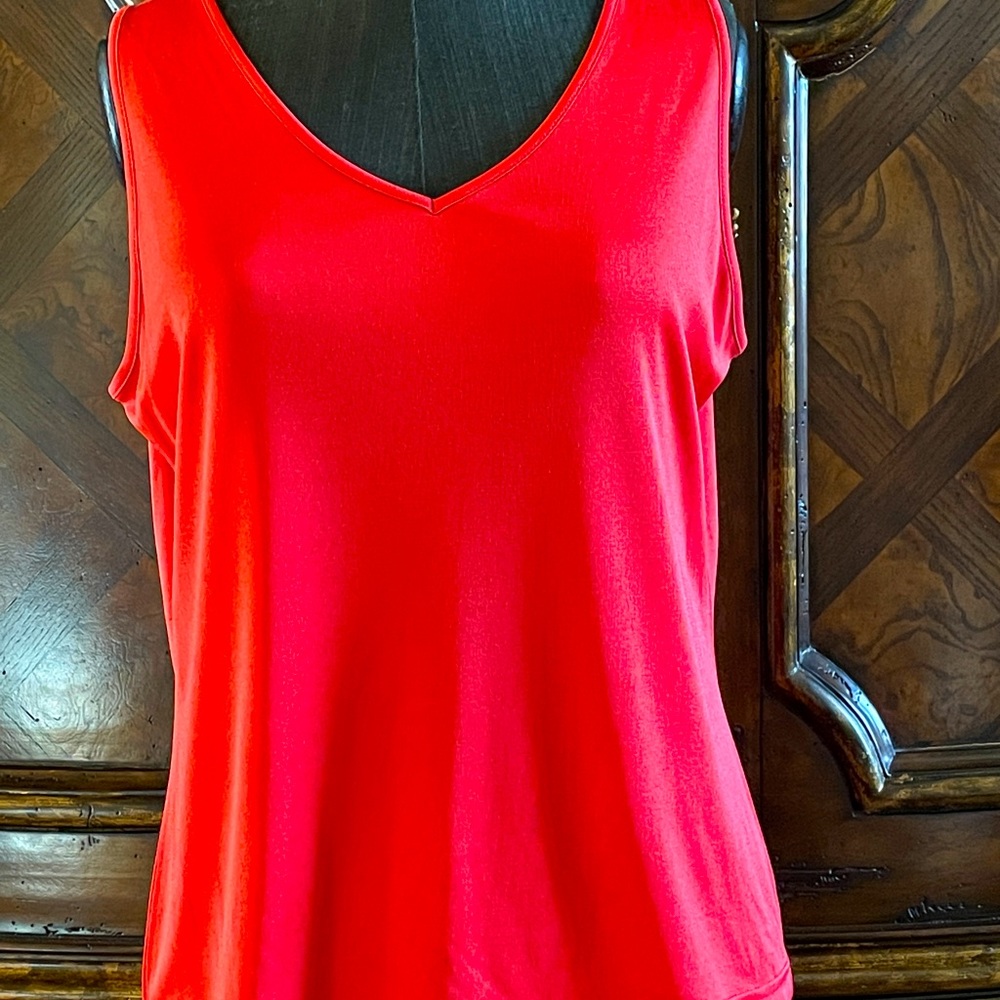 Ellen Tracy Red V- Neck Sleeveless top